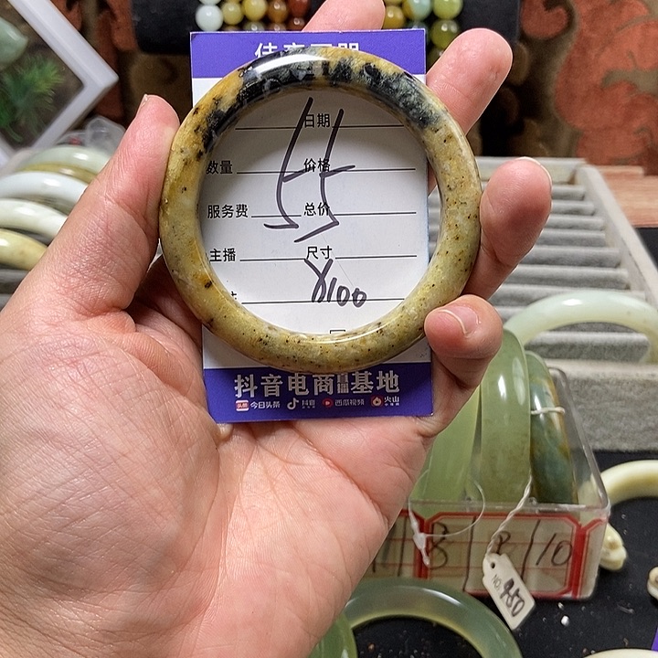 蛇纹石玉手镯未镶嵌