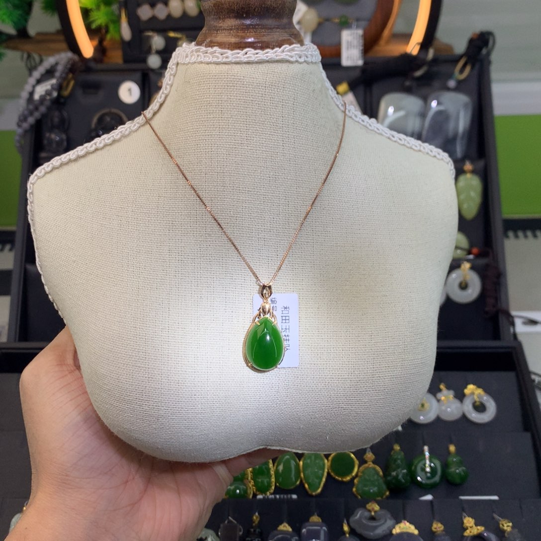 和田玉18K金镶嵌吊坠(赠链)