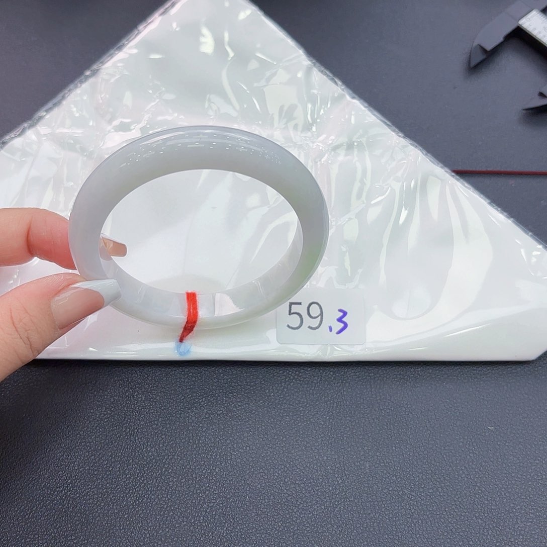 翡翠手镯未镶嵌手镯