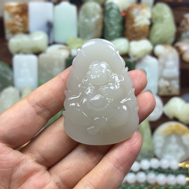 知***乐和田玉未镶嵌颈饰