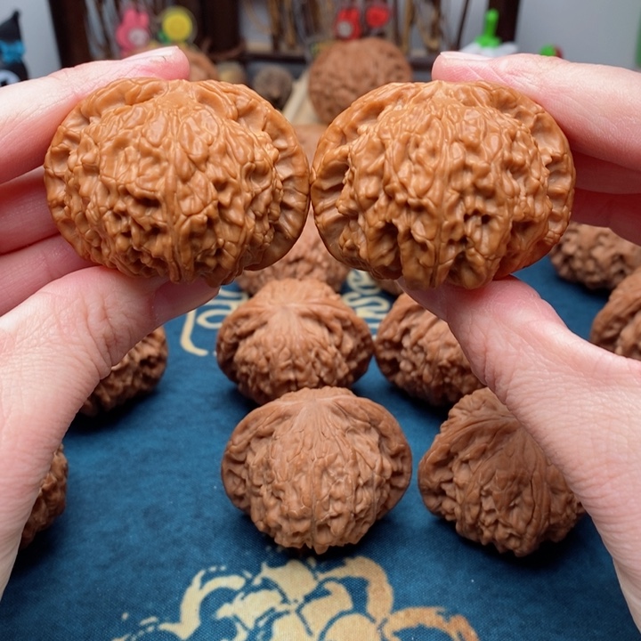 文玩核桃把件闷白46