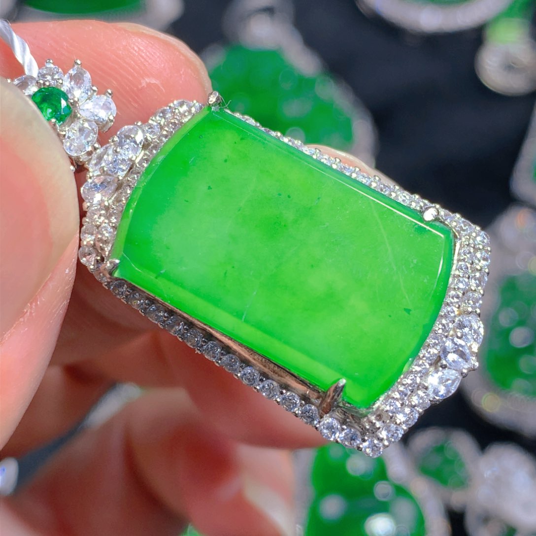 翡翠颈饰银S925镶嵌吊坠