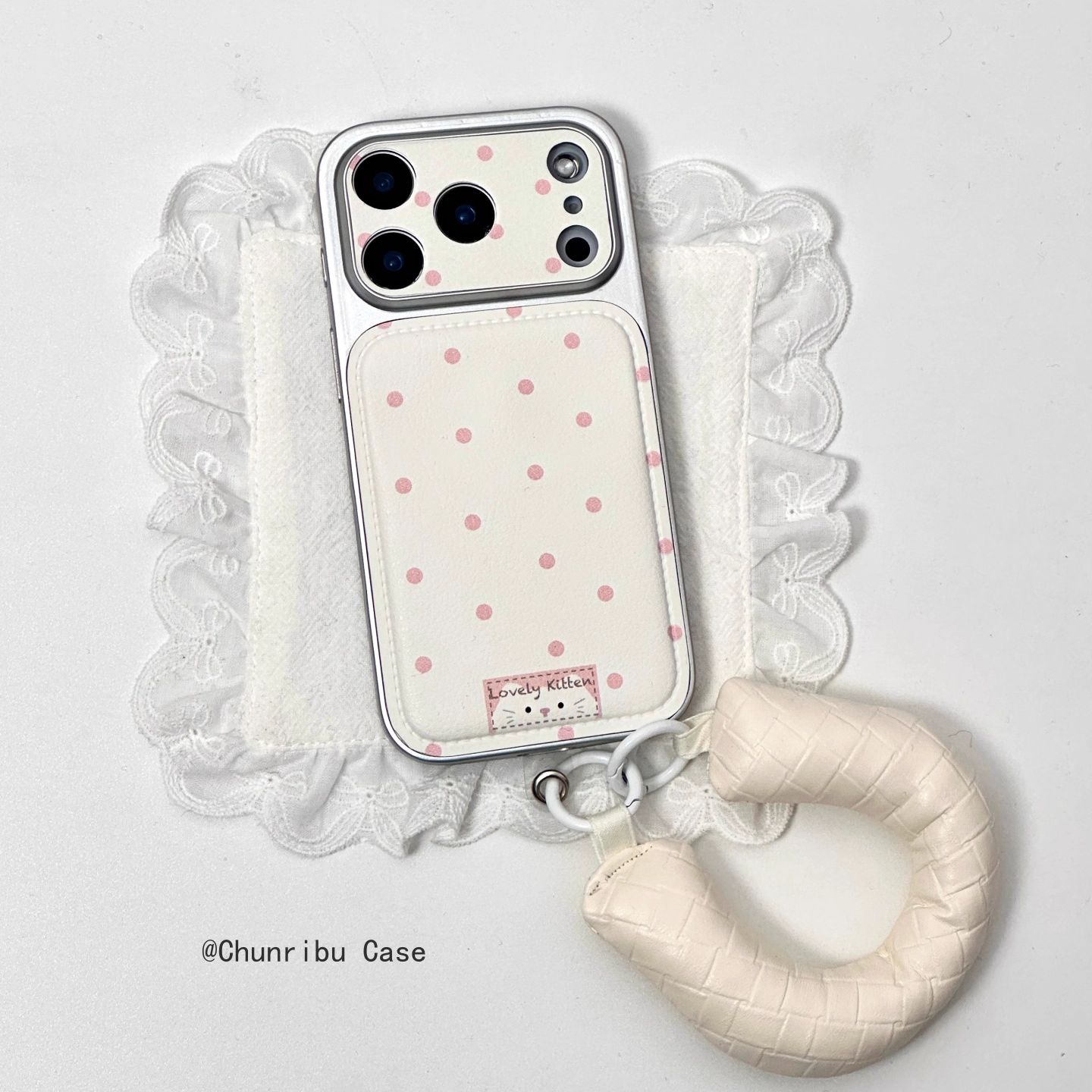 简约电镀贴皮米白粉波点可爱小猫适用苹果17/16promax手机壳15/14