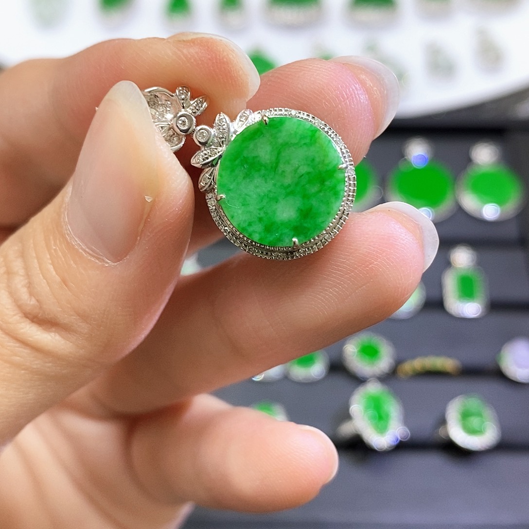 翡翠18K金镶嵌吊坠(不含链)