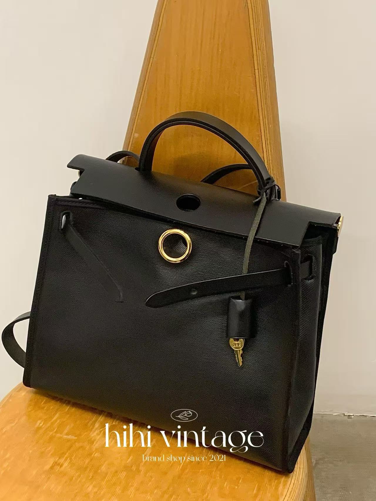 99新 Hermes/爱马仕 黑金防水布herbag斜挎包11483899JL
