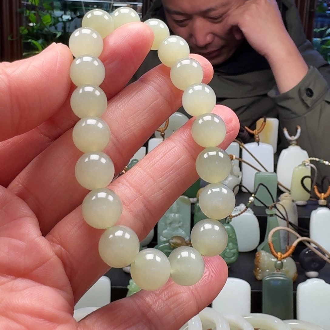 和田玉颈饰未镶嵌