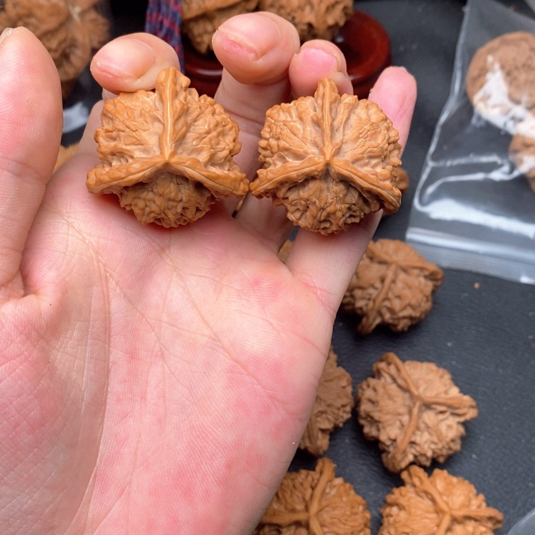 文玩核桃吊坠36人奔