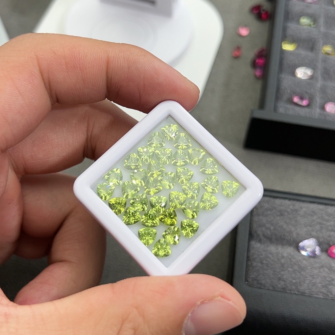 橄榄石福利未镶嵌