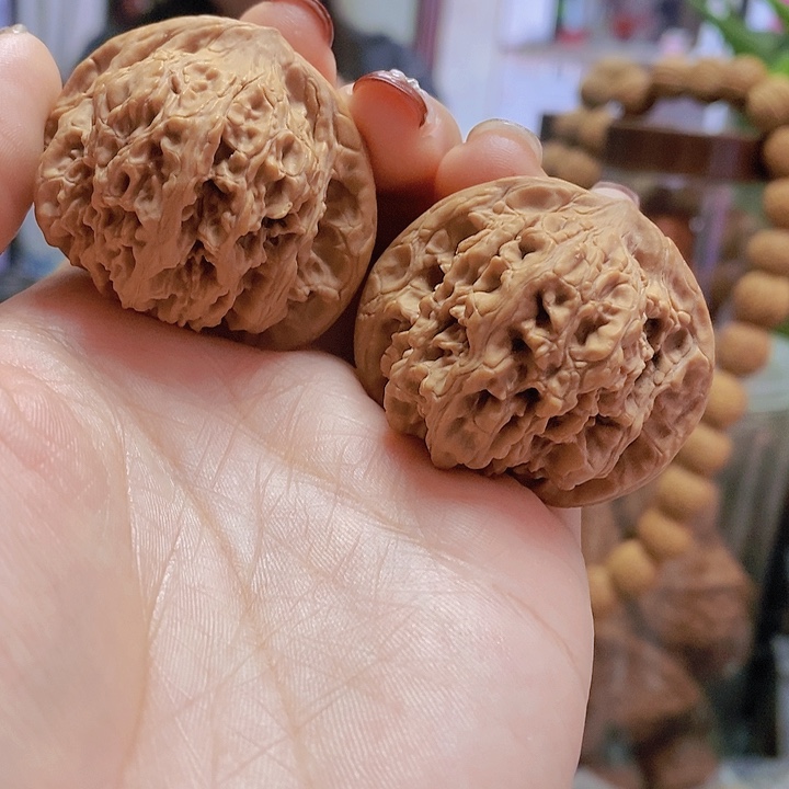 【闪购商品】文玩核桃把件41.5龙洞玉