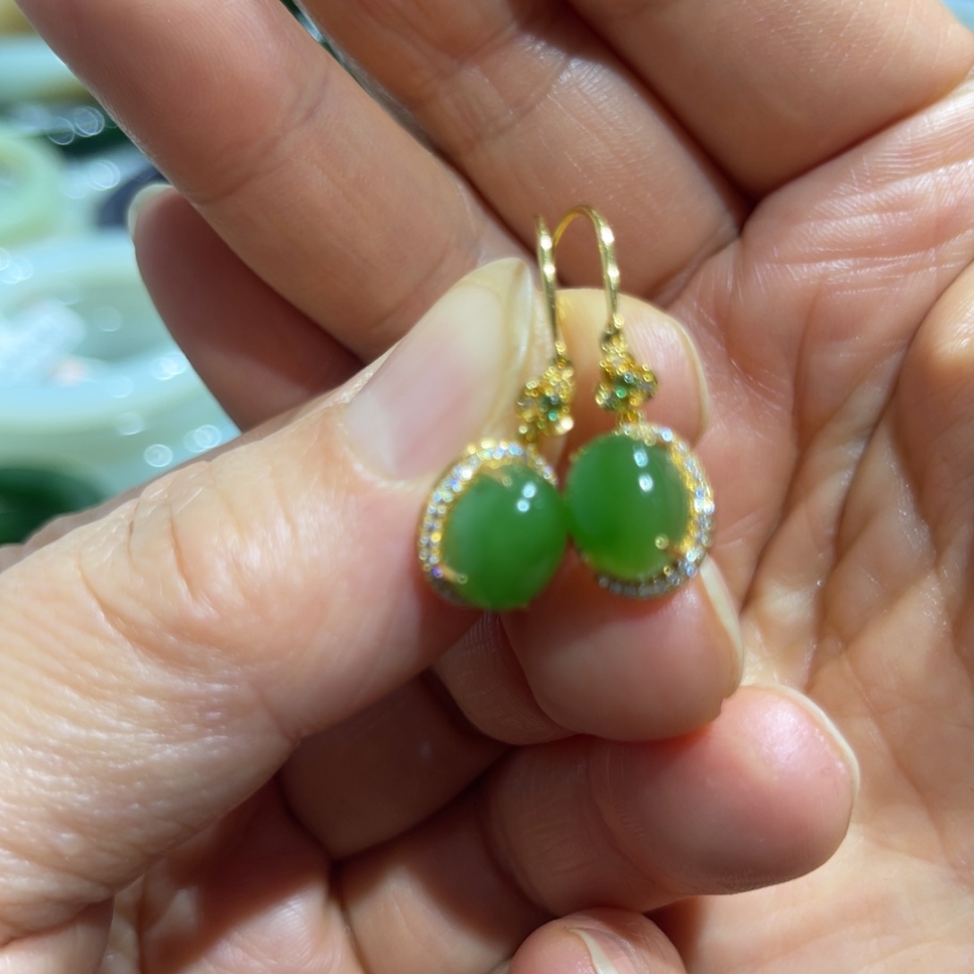 奥***弗和田玉18K金镶嵌耳坠