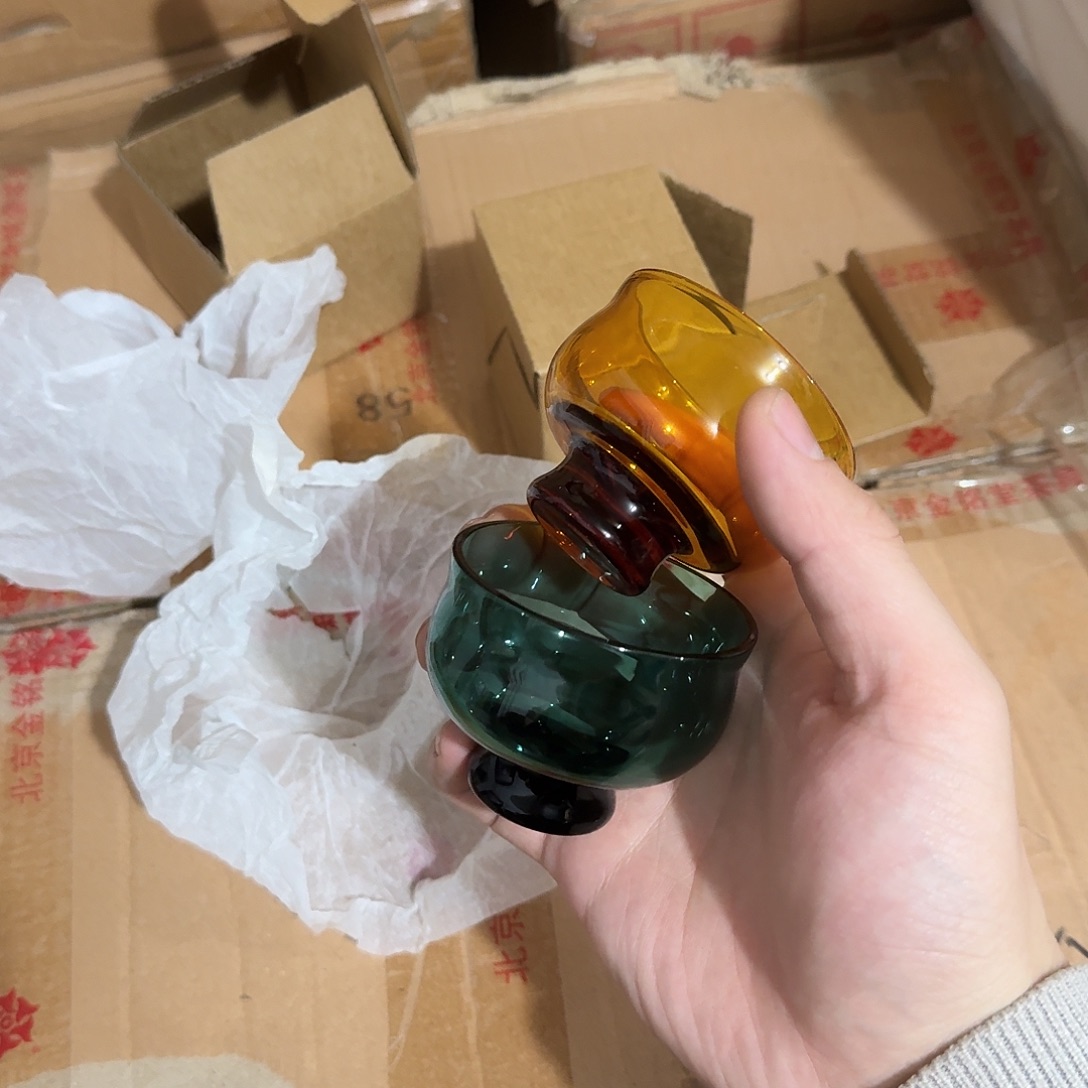 圆肚高足杯  一绿一黄  