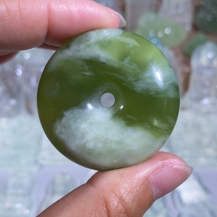 岫玉未镶嵌颈饰吊坠