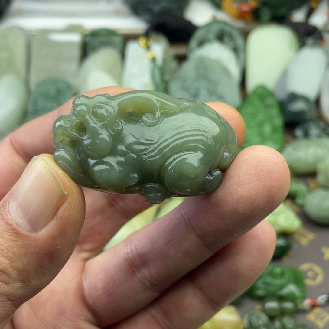 嘟***嘟和田玉未镶嵌颈饰