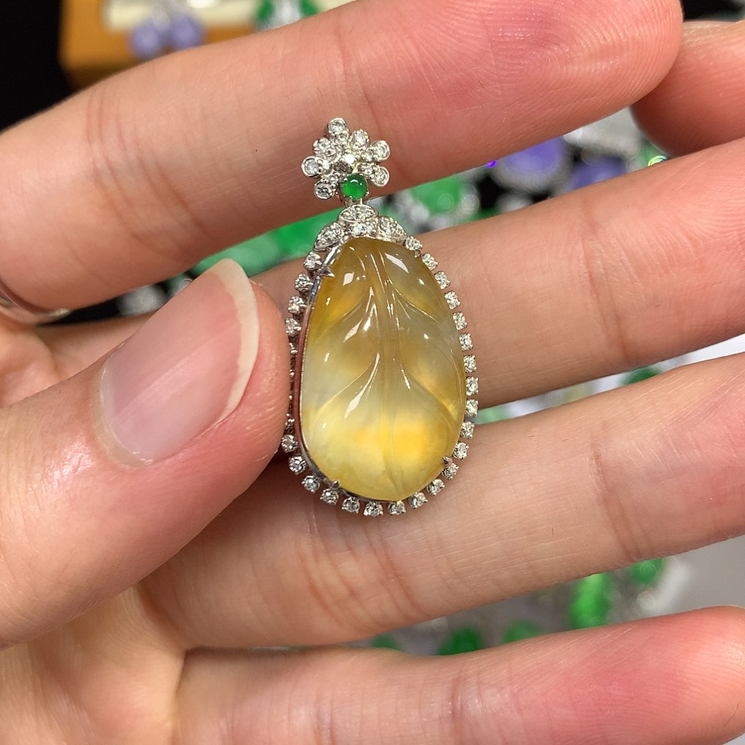 翡翠吊坠(不含链)18K金镶嵌