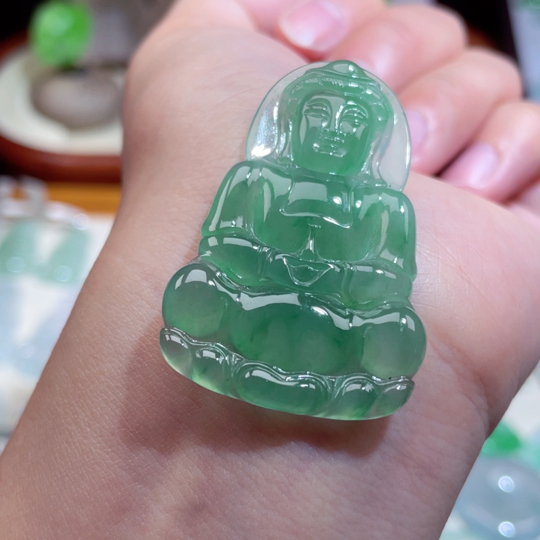 翡翠未镶嵌颈饰观音