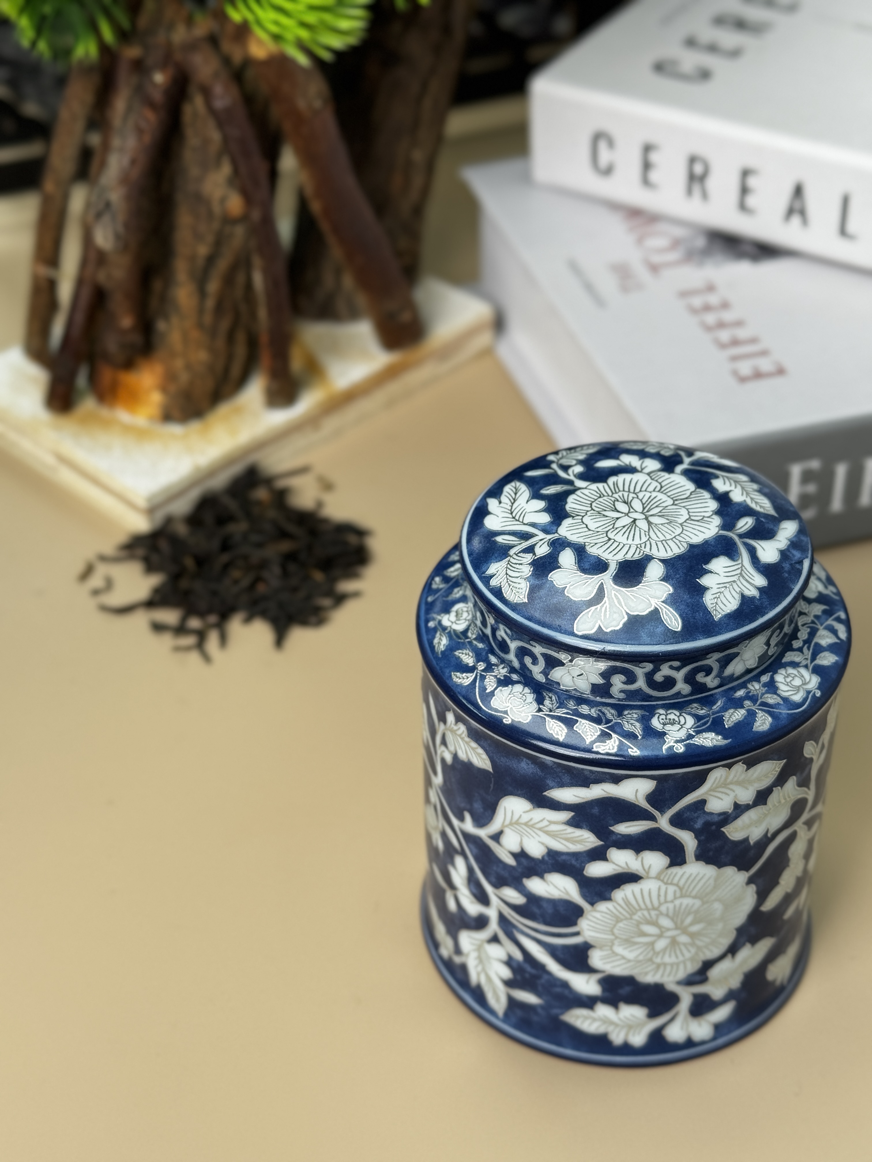 青花【白缠枝莲】茶叶罐