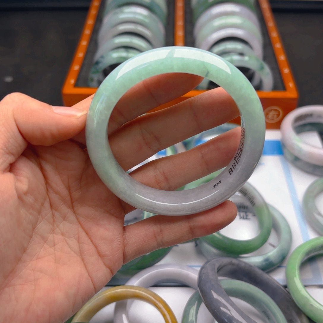 翡翠未镶嵌手镯6061。x6. 6