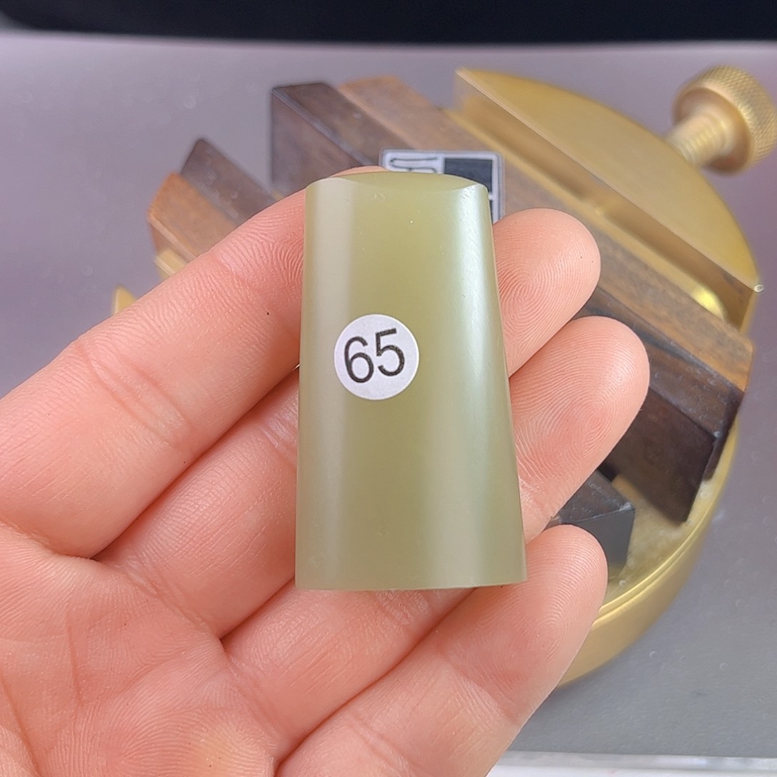 寿山石印石丹东石65号2.7x1.4厘米