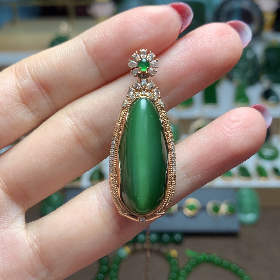 和田玉（碧玉）吊坠18K金镶嵌