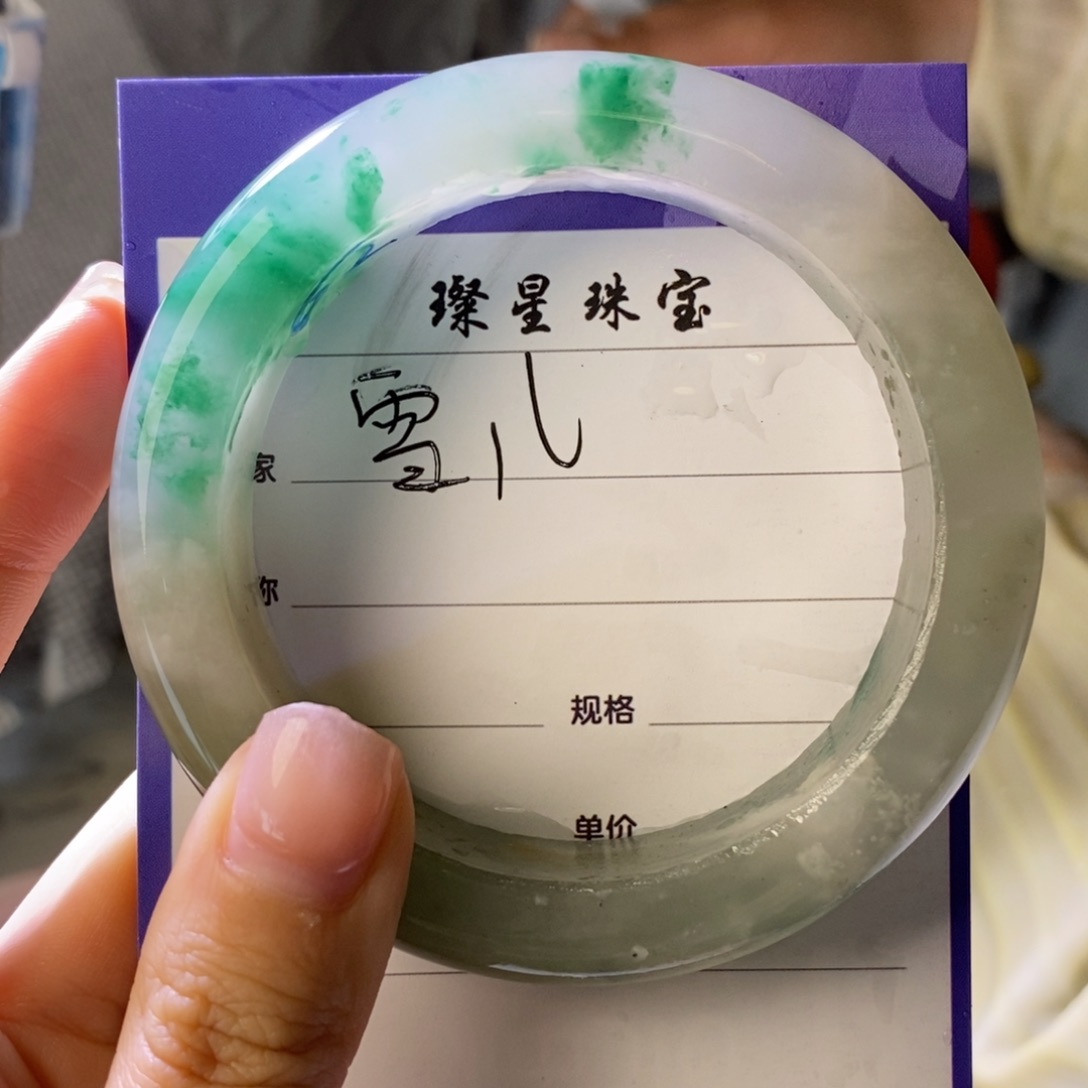 雪***儿石英质玉未镶嵌手镯定制