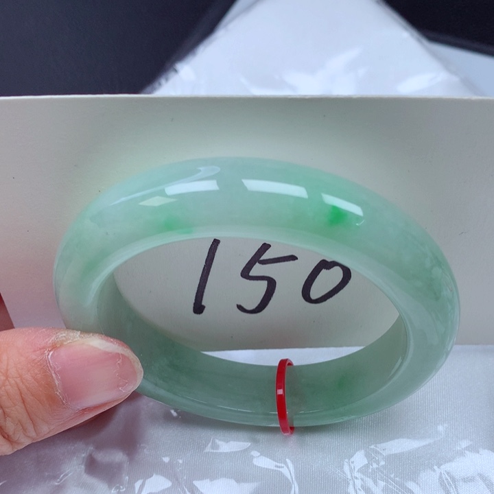 翡翠手镯未镶嵌翡翠