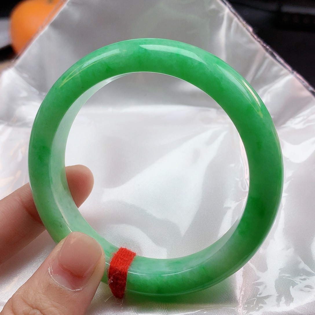 翡翠手镯未镶嵌56圈1918