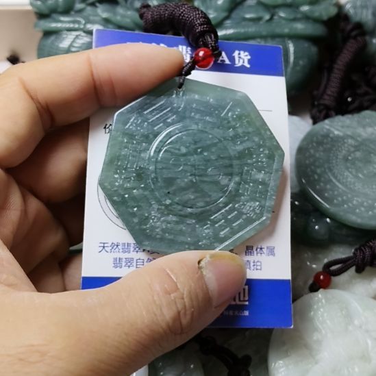 翡翠未镶嵌颈饰挂件