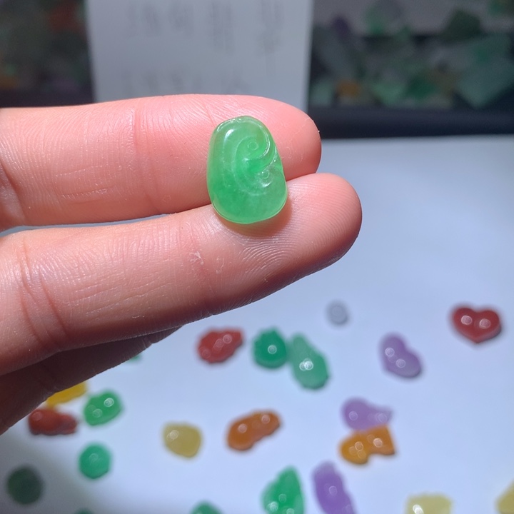 翡翠未镶嵌颈饰挂件
