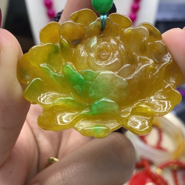 翡翠颈饰未镶嵌吊坠