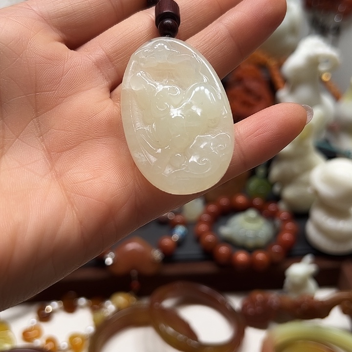 蛇纹石玉吊坠未镶嵌