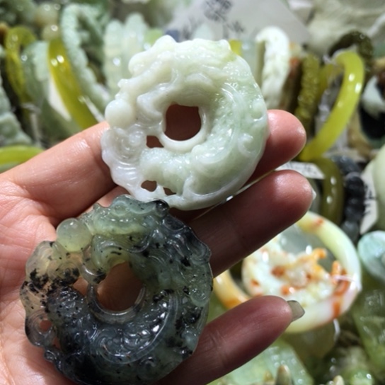 岫玉未镶嵌吊坠吊坠