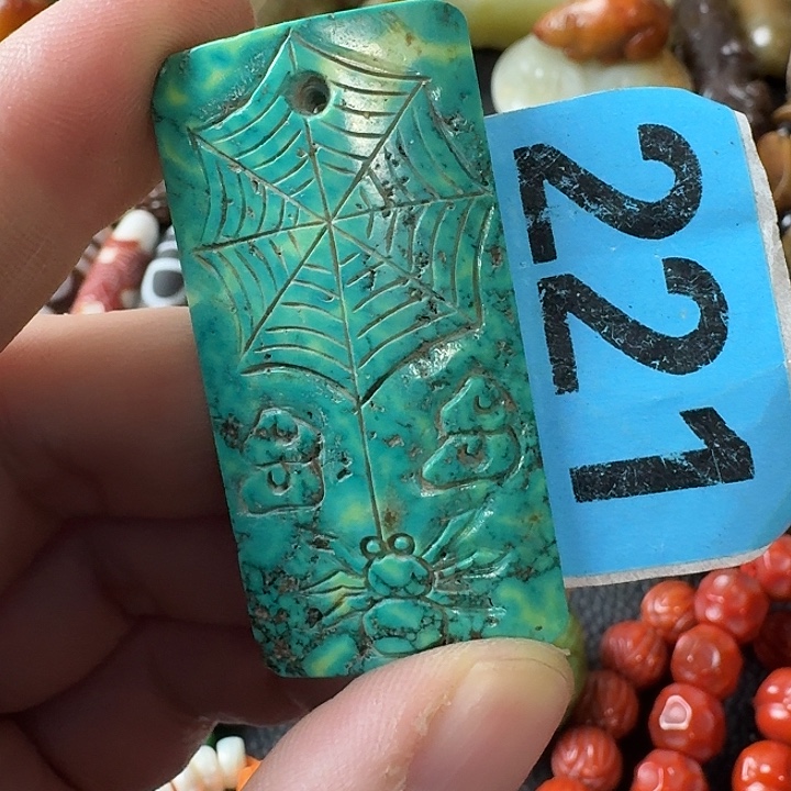 樱***和田玉未镶嵌颈饰