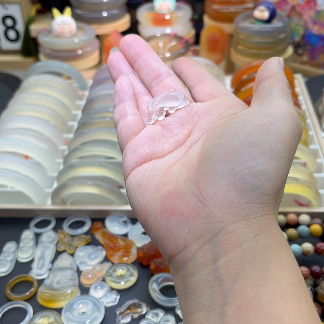 钱****玛瑙/玉髓未镶嵌颈饰