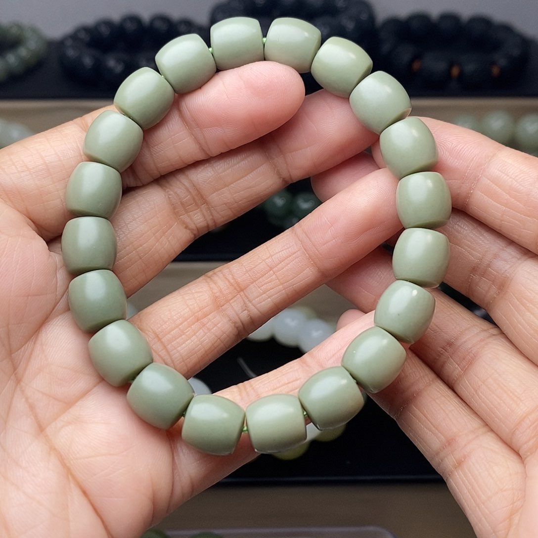 未镶嵌和田玉手链卡10