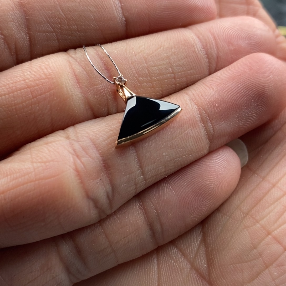 【闪购商品】翡翠颈饰18K金镶嵌小裙子