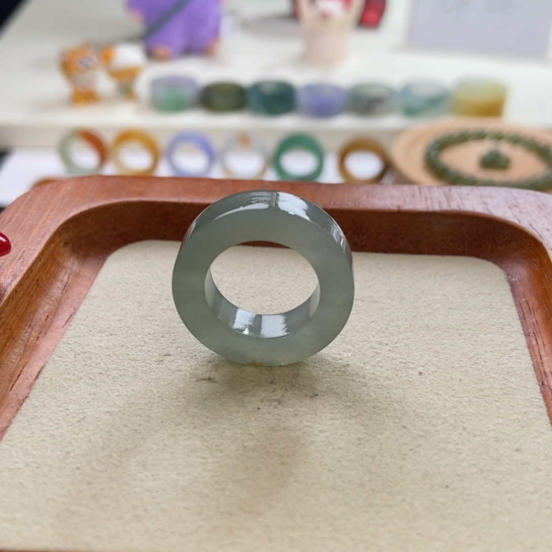 未镶嵌定制翡翠天空蓝 品质漏