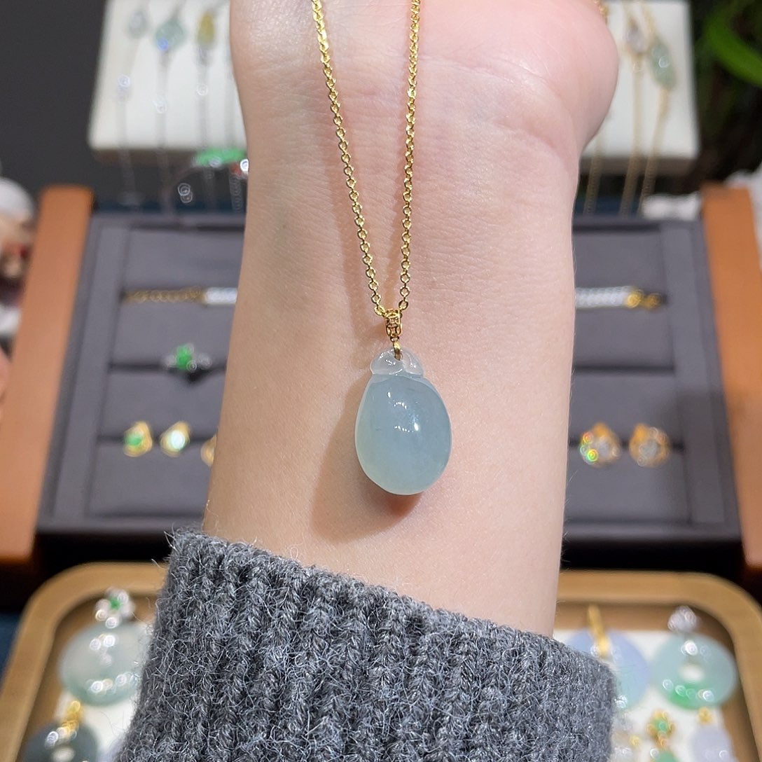 翡翠吊坠(不含链)18K金镶嵌冰胖瓜