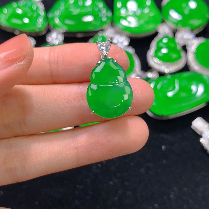 翡翠银S925镶嵌颈饰一个