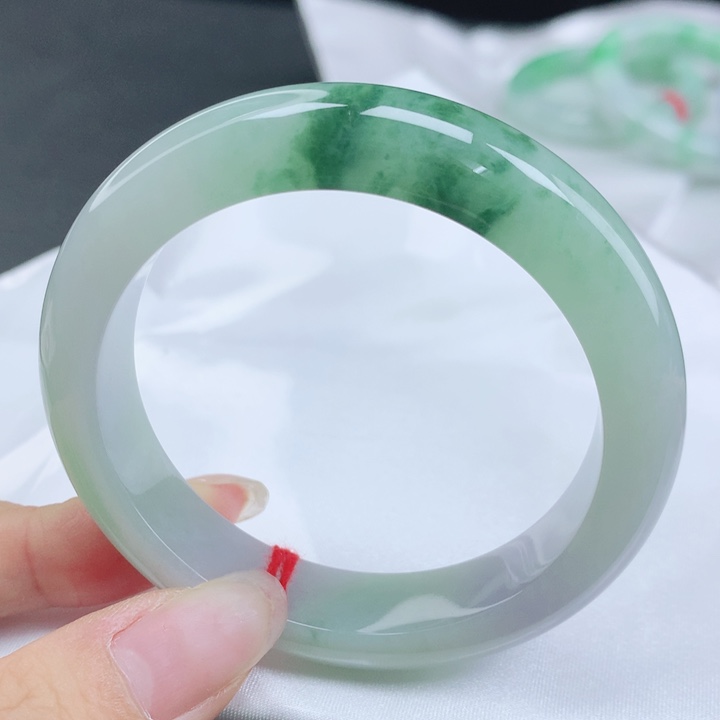 翡翠未镶嵌手镯缅甸54.0冰胶润飘绿花正圈