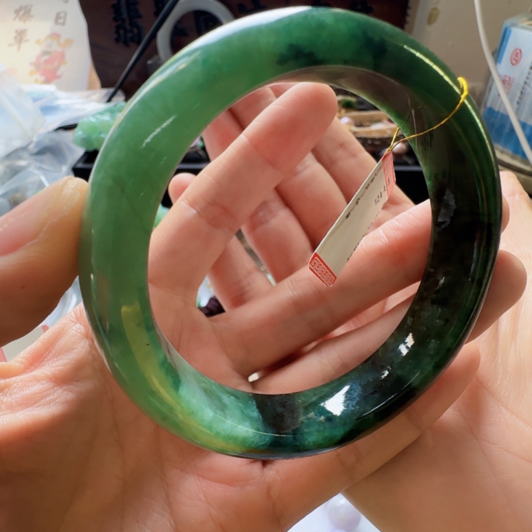 桃***灼翡翠未镶嵌手镯翡翠460