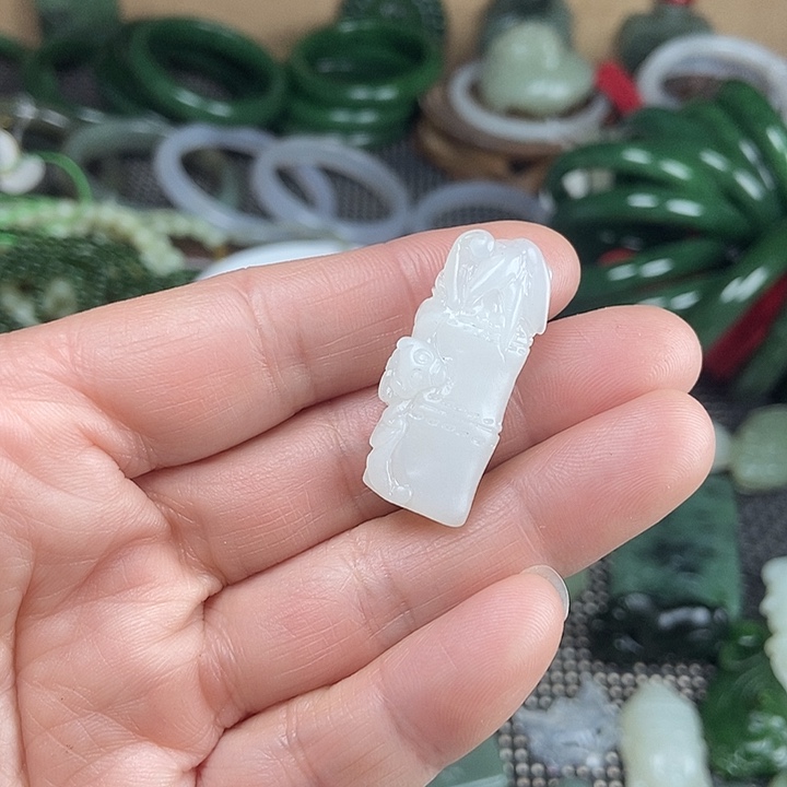 和田玉未镶嵌颈饰