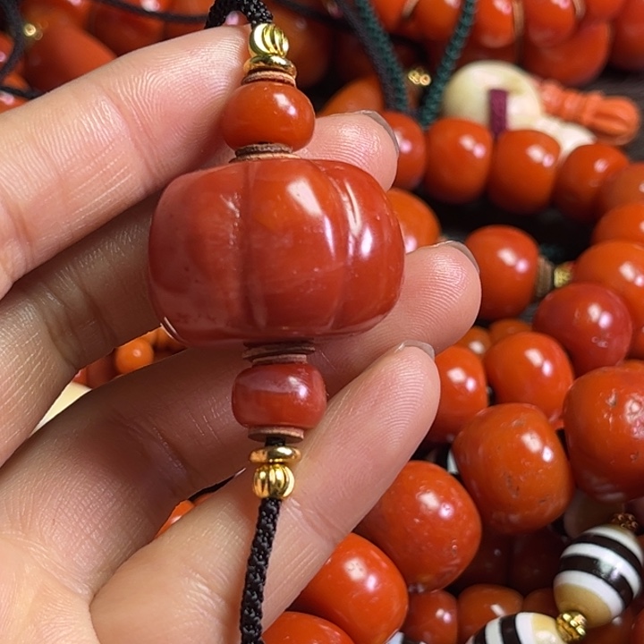 颈饰琉璃三*琉璃………….