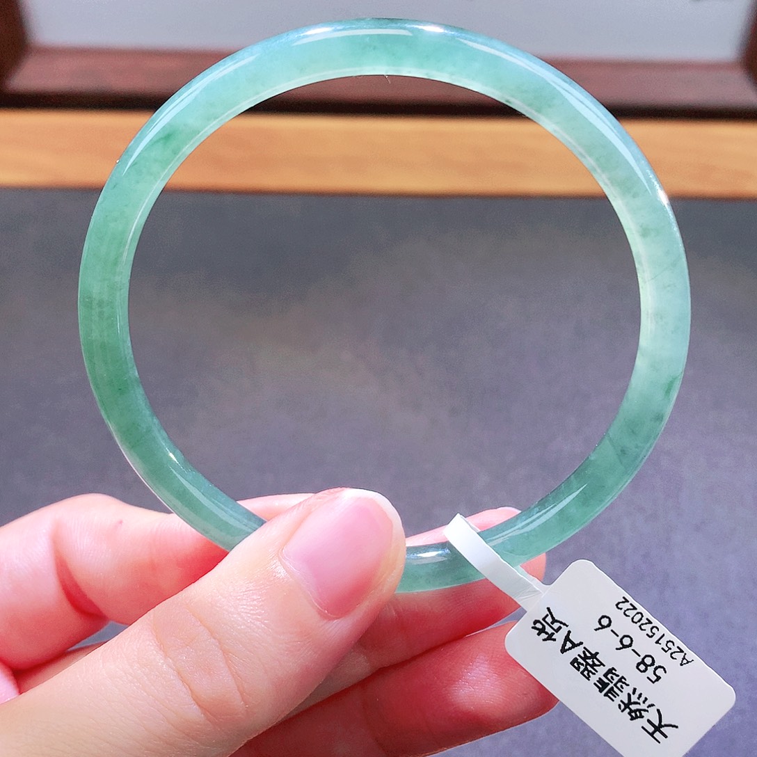 翡翠未镶嵌手镯天然翡翠