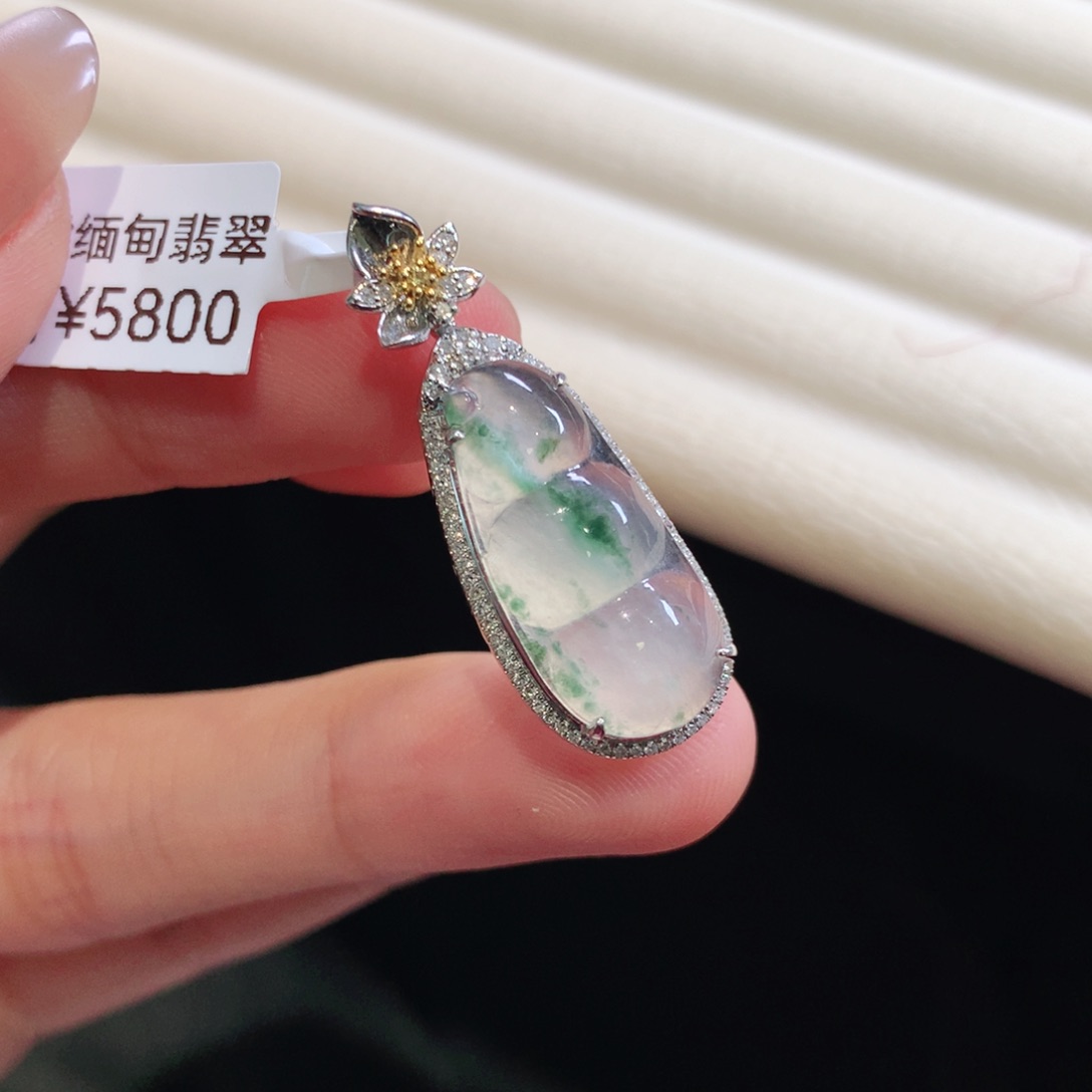 翡翠颈饰18K金镶嵌豆子