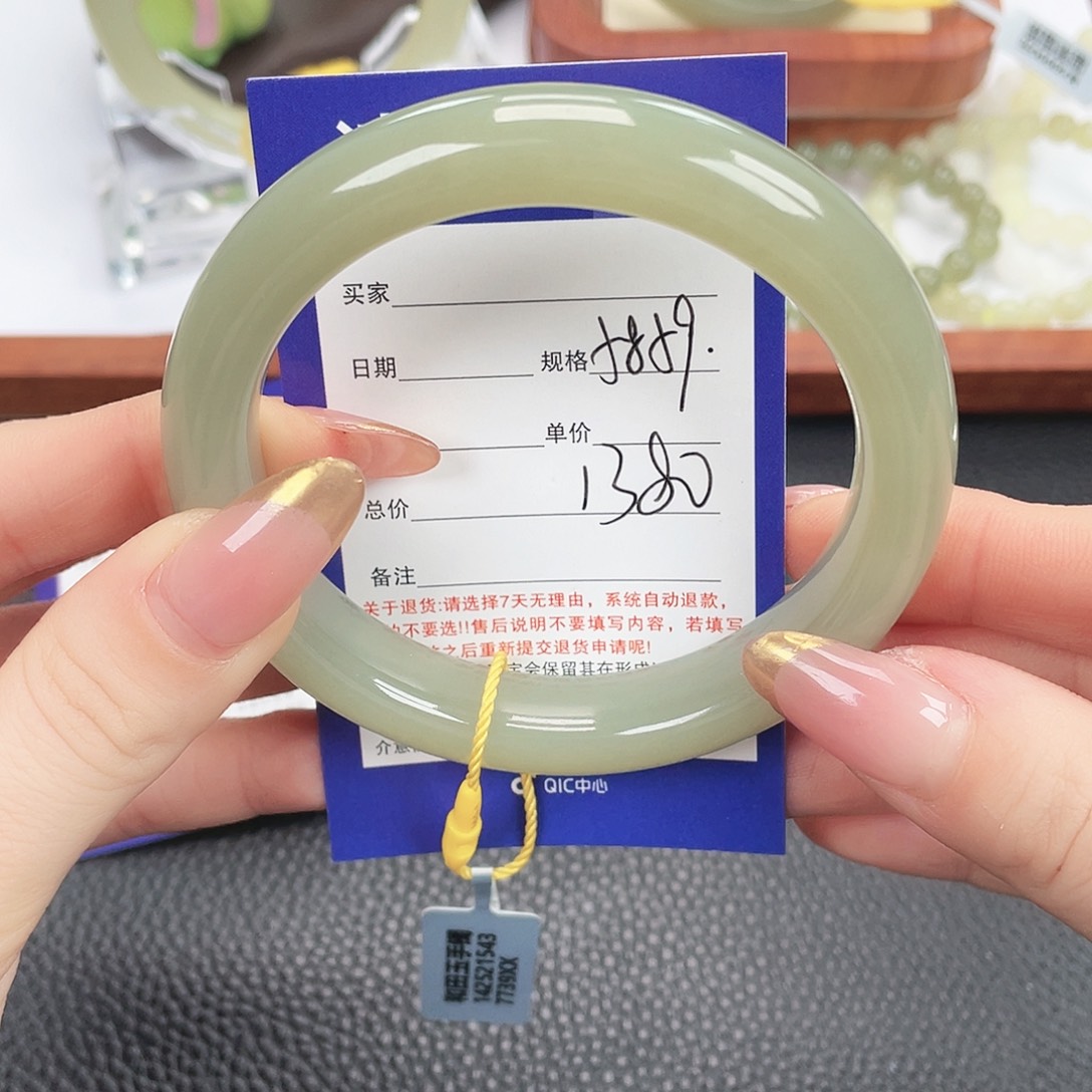 和田玉未镶嵌手镯