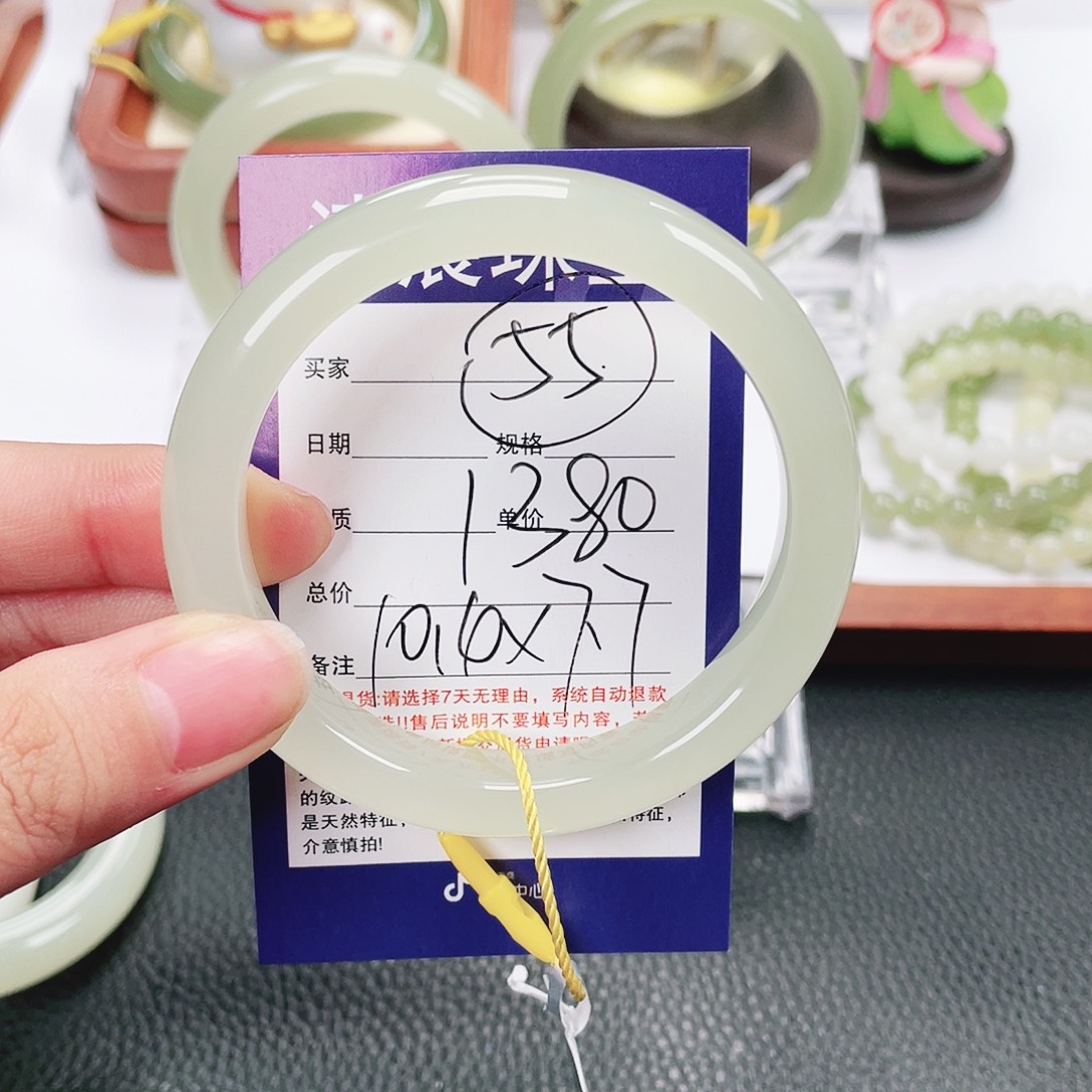 和田玉未镶嵌手镯