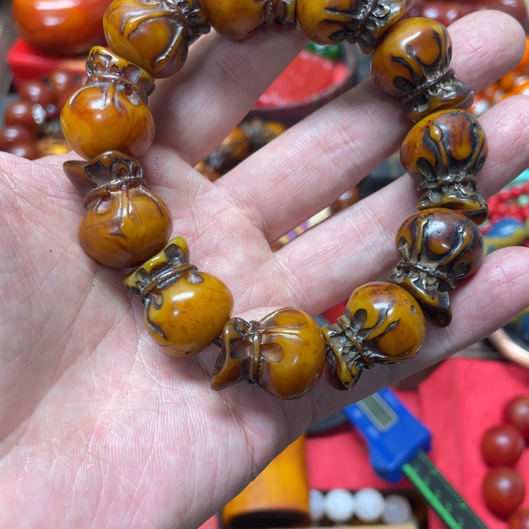 琥珀裸石未镶嵌好物推荐如图所示