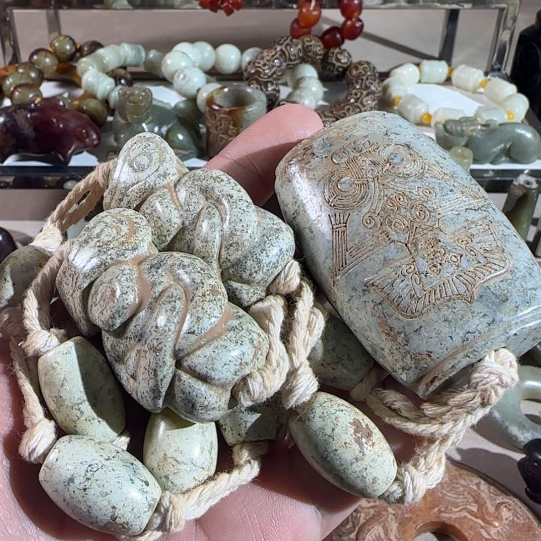 蛇纹石玉颈饰未镶嵌