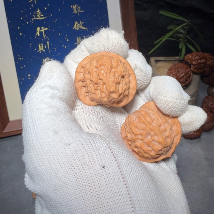 文玩核桃吊坠瓷娃娃编号4058，36-34-35