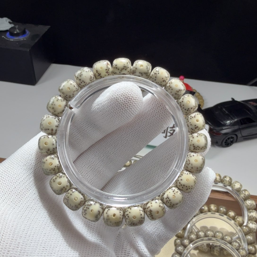 星月菩提吊坠时***?石玉月留白10。9